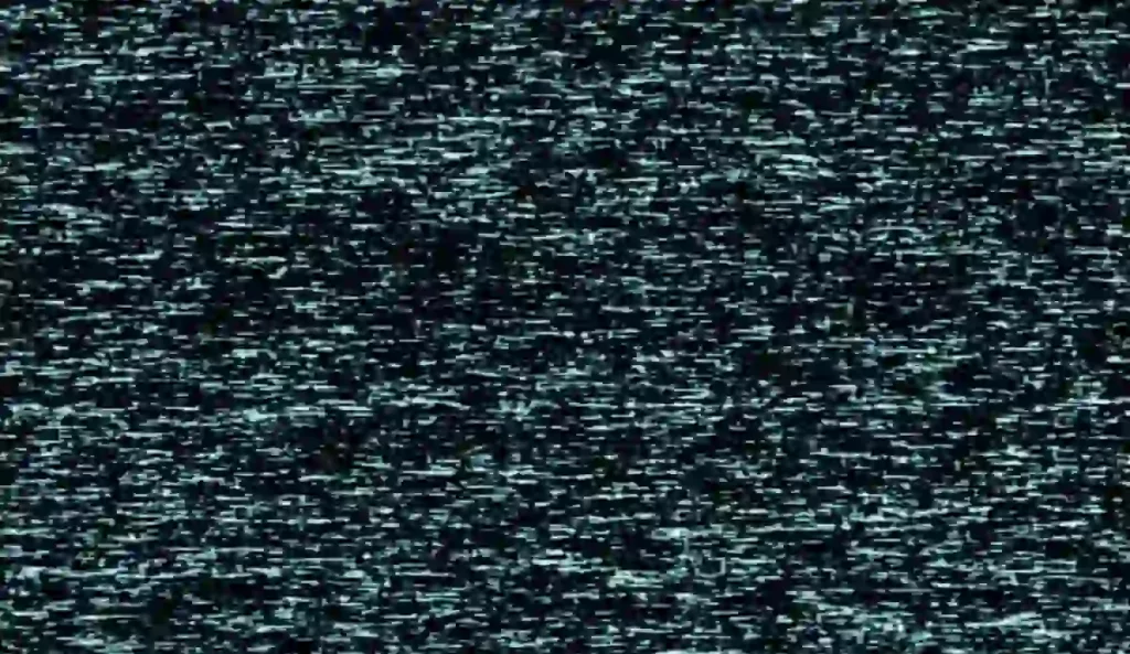 Pantalla de televisión llena de estática, con un patrón de interferencia visual en tonos azulados.